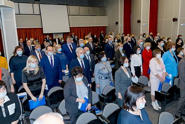 Действовать в соответствии с буквой закона